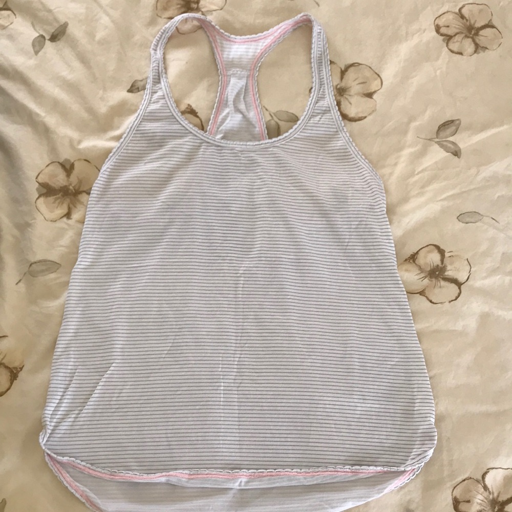 Lululemon size 4 white tank top with scallop